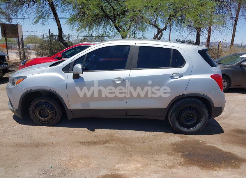 Photo 14 of 2018 Chevrolet Trax LS (VIN 3GNCJKSB7JL222499)