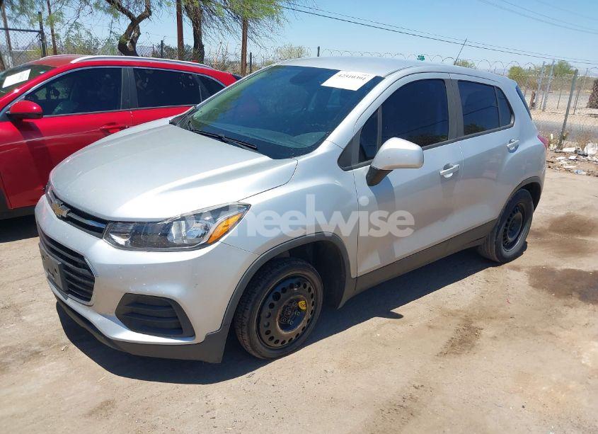 Photo 2 of 2018 Chevrolet Trax LS (VIN 3GNCJKSB7JL222499)