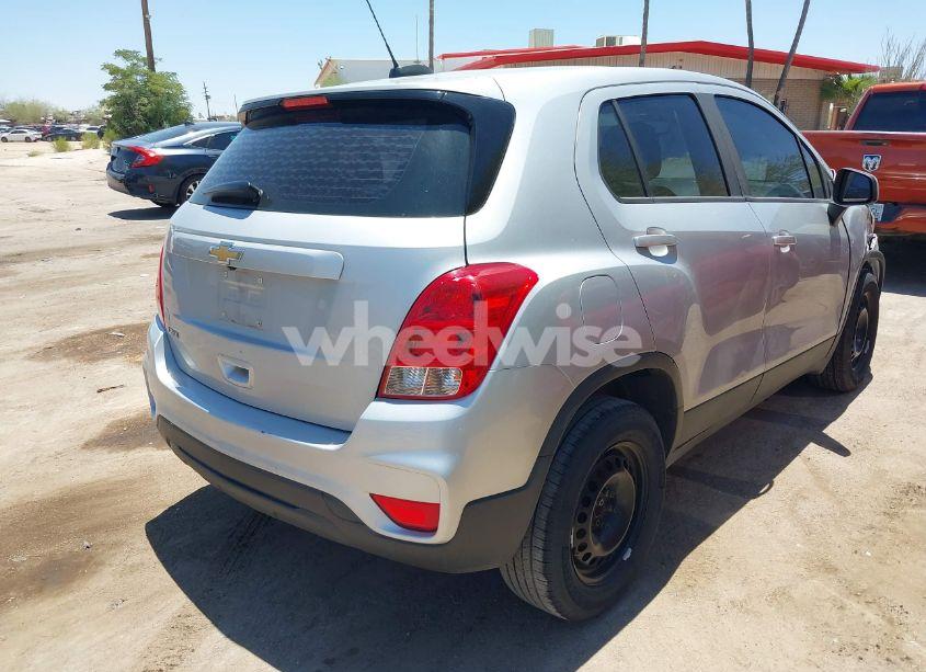 Photo 4 of 2018 Chevrolet Trax LS (VIN 3GNCJKSB7JL222499)