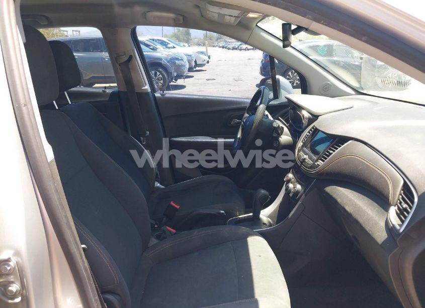 Photo 5 of 2018 Chevrolet Trax LS (VIN 3GNCJKSB7JL222499)