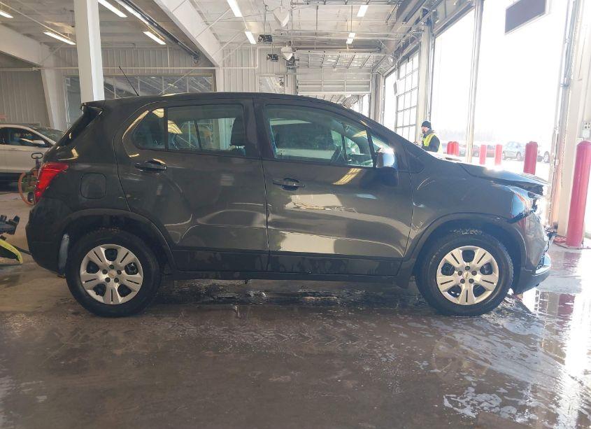 Photo 13 of 2019 Chevrolet Trax LS (VIN 3GNCJKSB7KL116068)