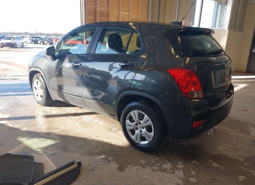 Photo 3 of 2019 Chevrolet Trax LS (VIN 3GNCJKSB7KL116068)