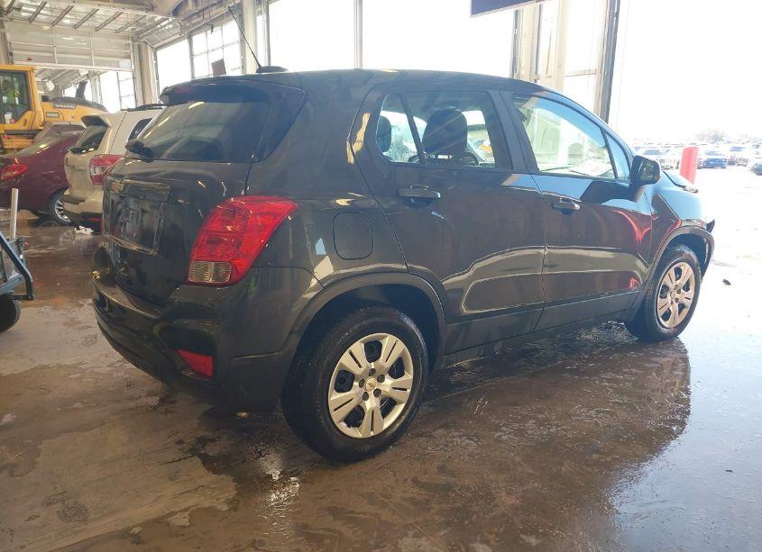 Photo 4 of 2019 Chevrolet Trax LS (VIN 3GNCJKSB7KL116068)