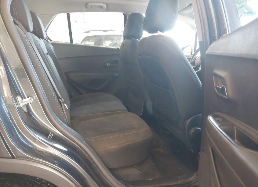 Photo 8 of 2019 Chevrolet Trax LS (VIN 3GNCJKSB7KL116068)