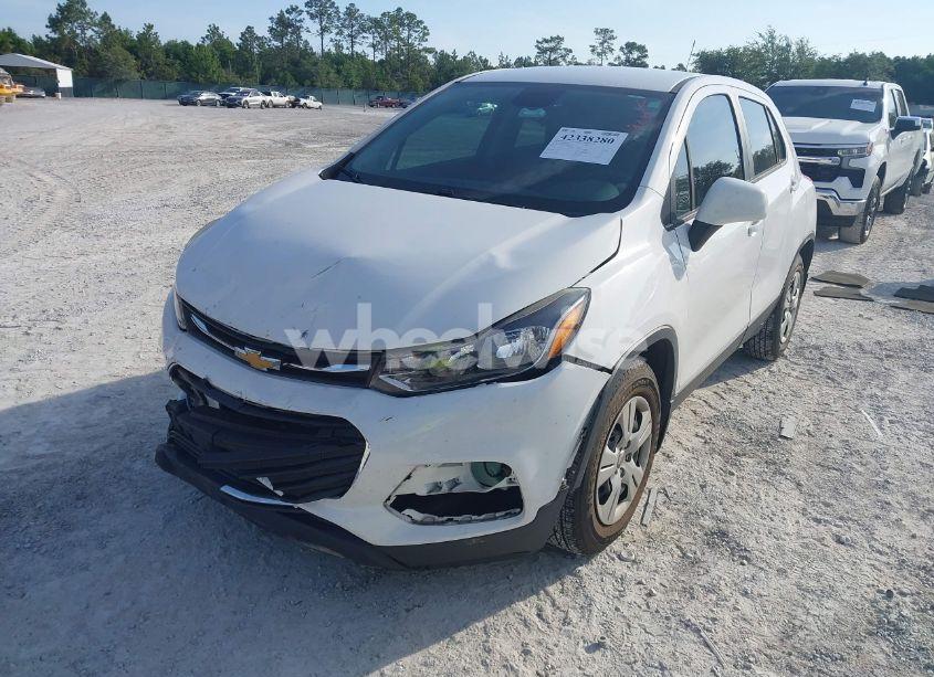 Photo 2 of 2019 Chevrolet Trax LS (VIN 3GNCJKSB7KL153203)