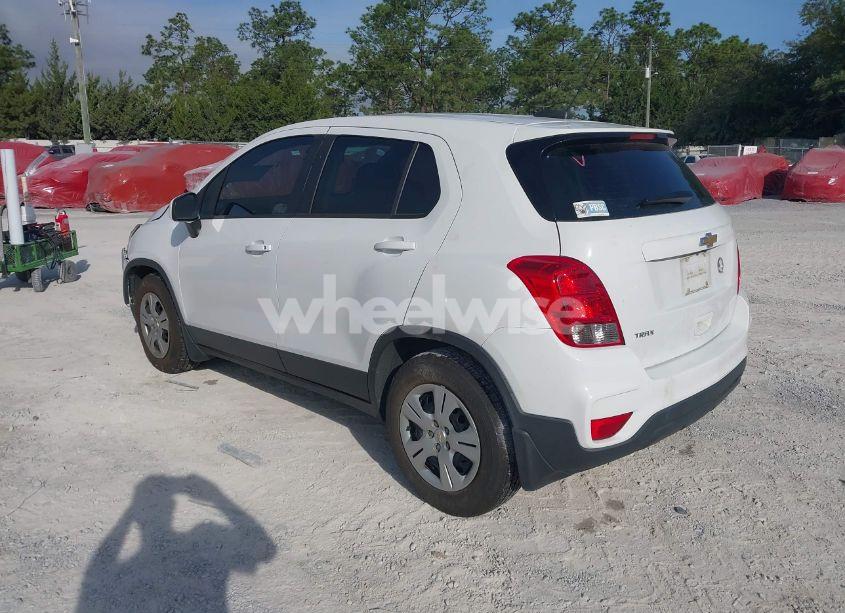 Photo 3 of 2019 Chevrolet Trax LS (VIN 3GNCJKSB7KL153203)