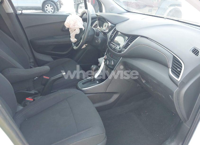 Photo 5 of 2019 Chevrolet Trax LS (VIN 3GNCJKSB7KL153203)