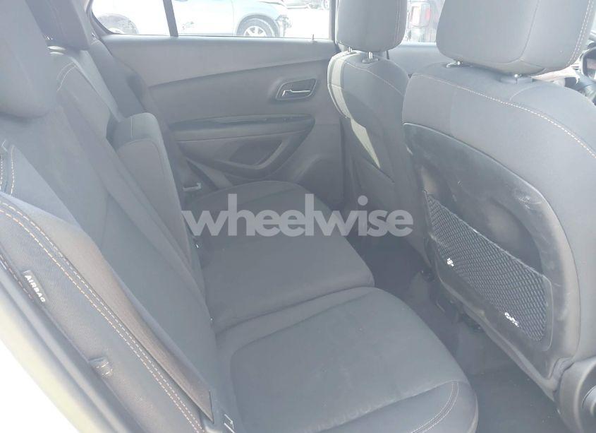 Photo 8 of 2019 Chevrolet Trax LS (VIN 3GNCJKSB7KL153203)