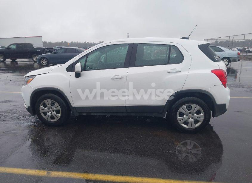 Photo 14 of 2019 Chevrolet Trax LS (VIN 3GNCJKSB7KL184192)