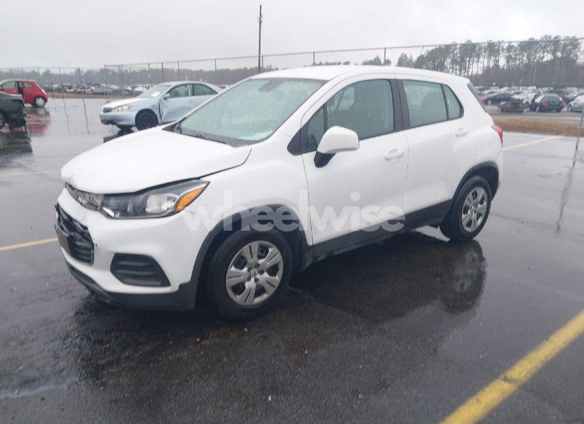 Photo 2 of 2019 Chevrolet Trax LS (VIN 3GNCJKSB7KL184192)