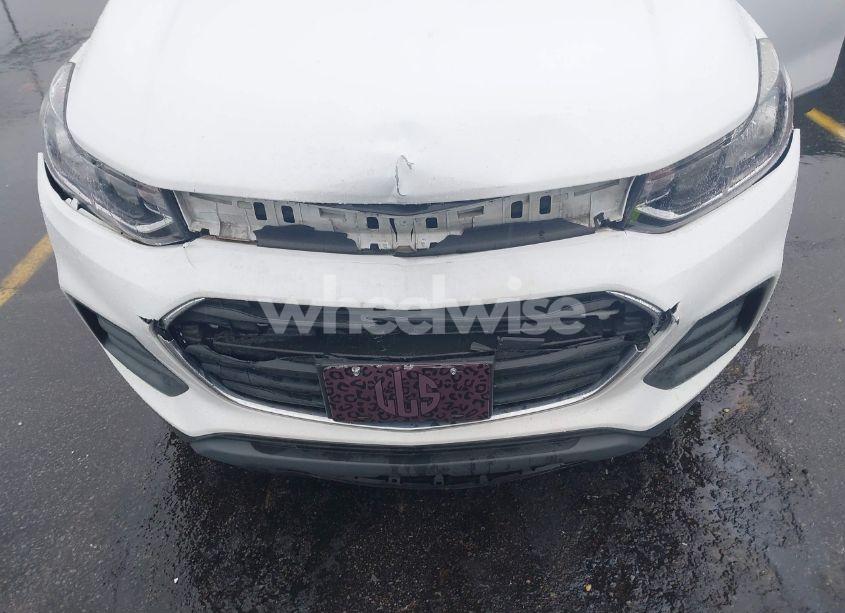 Photo 6 of 2019 Chevrolet Trax LS (VIN 3GNCJKSB7KL184192)