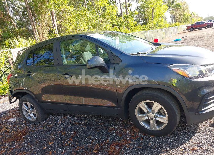 Photo 14 of 2019 Chevrolet Trax LS (VIN 3GNCJKSB7KL220804)