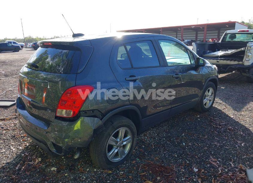 Photo 4 of 2019 Chevrolet Trax LS (VIN 3GNCJKSB7KL220804)