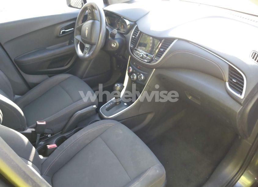 Photo 5 of 2019 Chevrolet Trax LS (VIN 3GNCJKSB7KL220804)