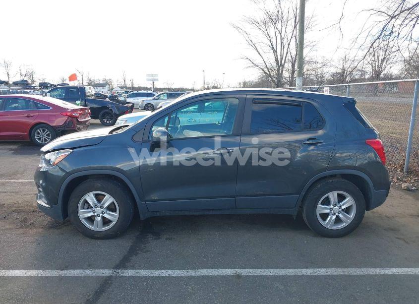 Photo 14 of 2019 Chevrolet Trax LS (VIN 3GNCJKSB7KL241538)