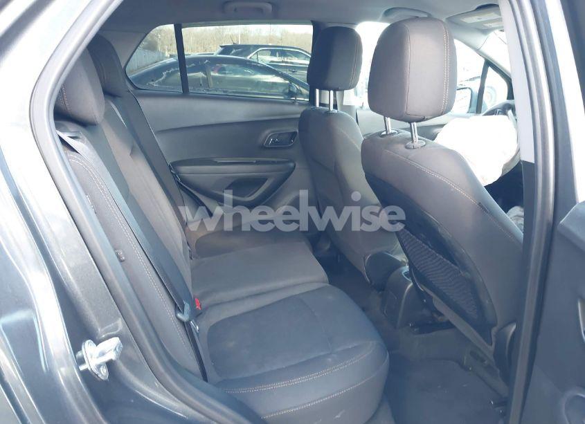 Photo 8 of 2019 Chevrolet Trax LS (VIN 3GNCJKSB7KL241538)