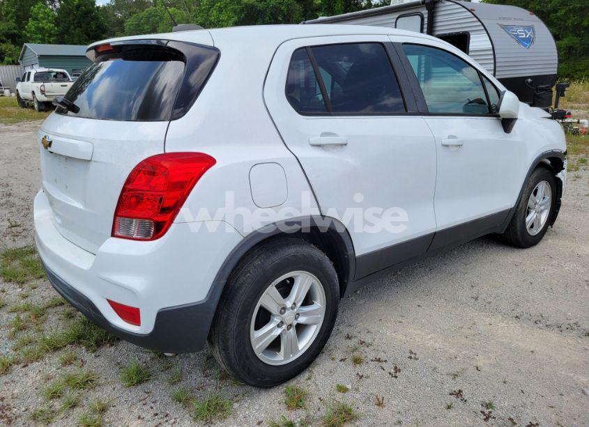 Photo 4 of 2019 Chevrolet Trax LS (VIN 3GNCJKSB7KL311989)