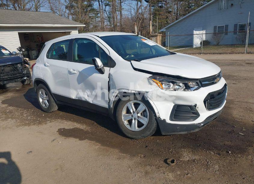 2019 Chevrolet Trax LS (VIN 3GNCJKSB7KL321115) main photo