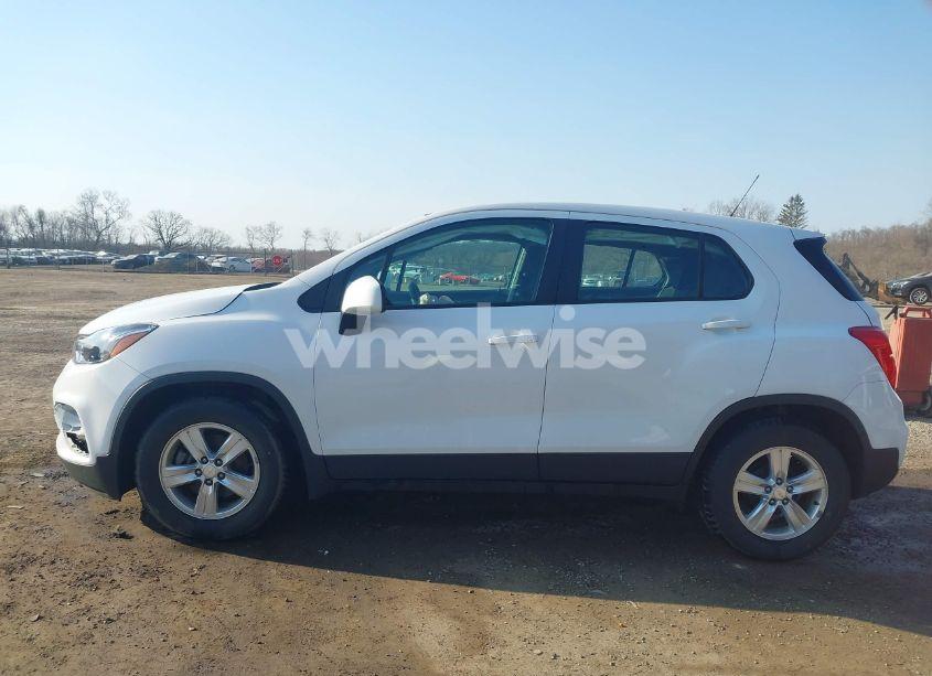 Photo 14 of 2019 Chevrolet Trax LS (VIN 3GNCJKSB7KL321115)