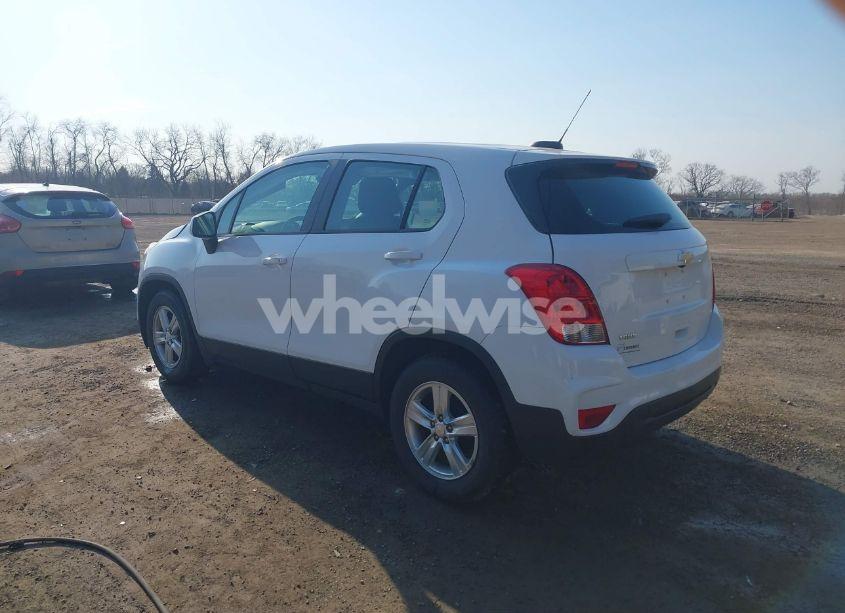 Photo 3 of 2019 Chevrolet Trax LS (VIN 3GNCJKSB7KL321115)