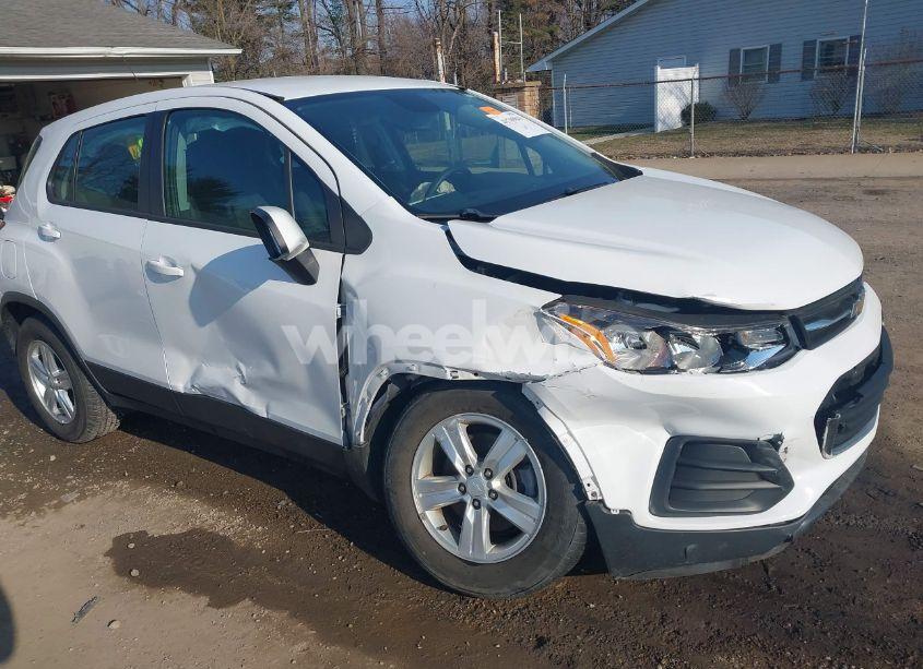 Photo 6 of 2019 Chevrolet Trax LS (VIN 3GNCJKSB7KL321115)