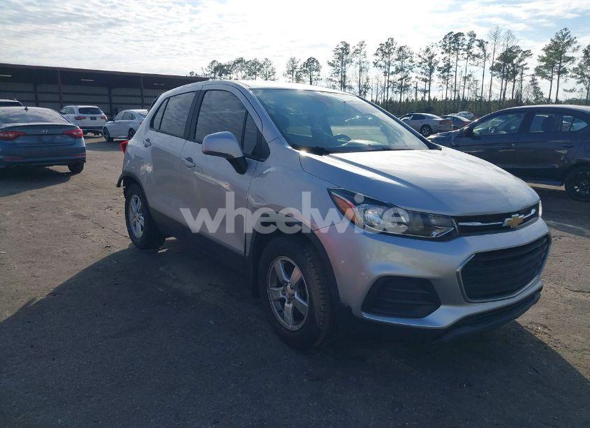 2019 Chevrolet Trax LS (VIN 3GNCJKSB7KL378530) main photo