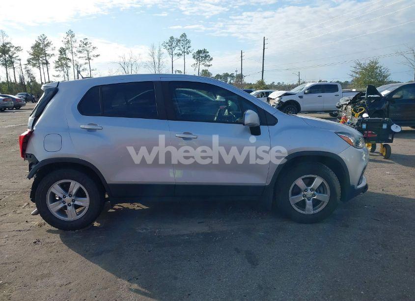 Photo 13 of 2019 Chevrolet Trax LS (VIN 3GNCJKSB7KL378530)