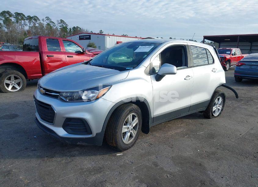 Photo 2 of 2019 Chevrolet Trax LS (VIN 3GNCJKSB7KL378530)