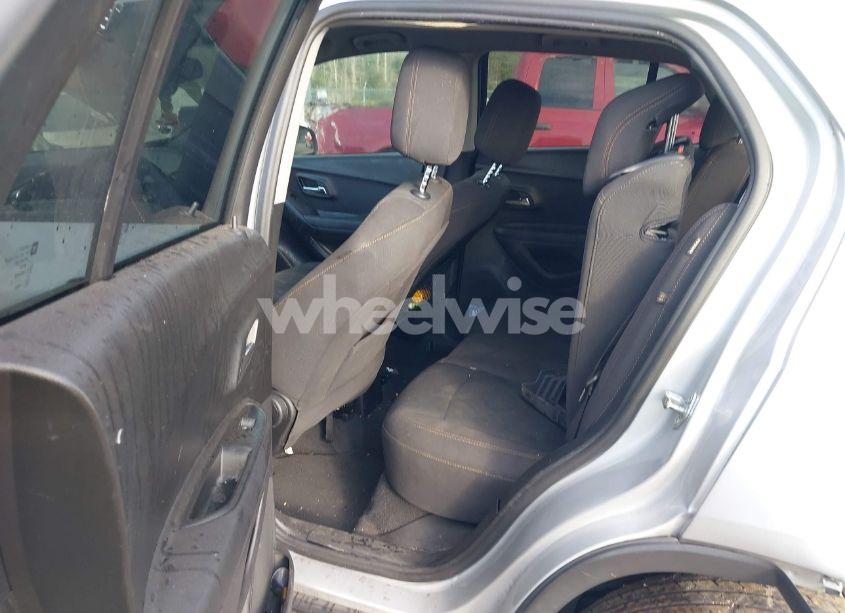 Photo 8 of 2019 Chevrolet Trax LS (VIN 3GNCJKSB7KL378530)