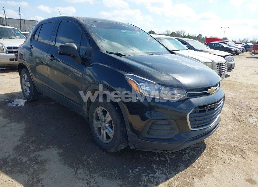 2020 Chevrolet Trax FWD LS (VIN 3GNCJKSB7LL111941) main photo