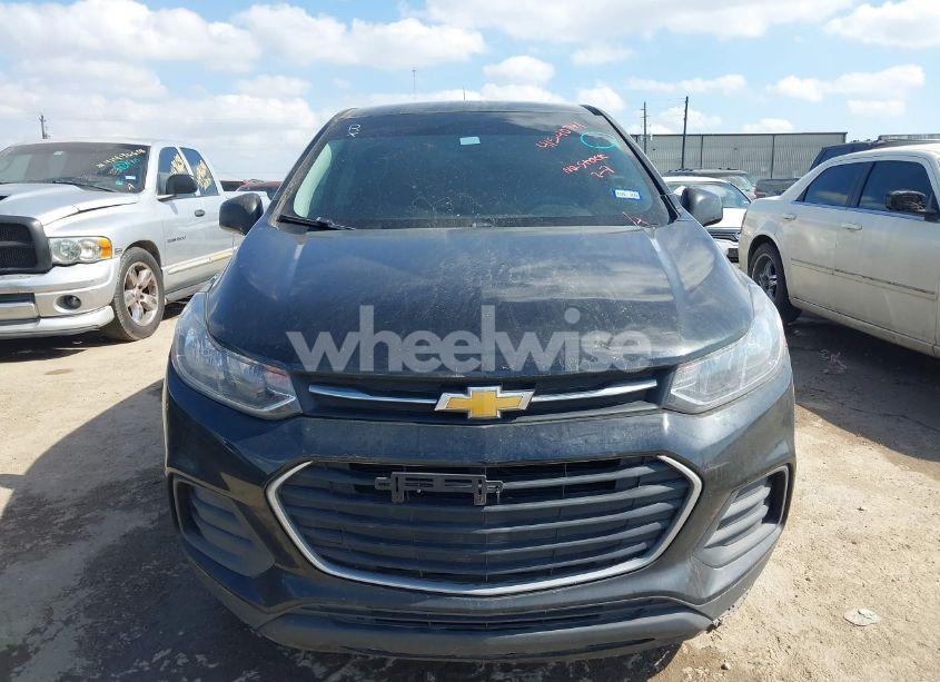 Photo 12 of 2020 Chevrolet Trax FWD LS (VIN 3GNCJKSB7LL111941)