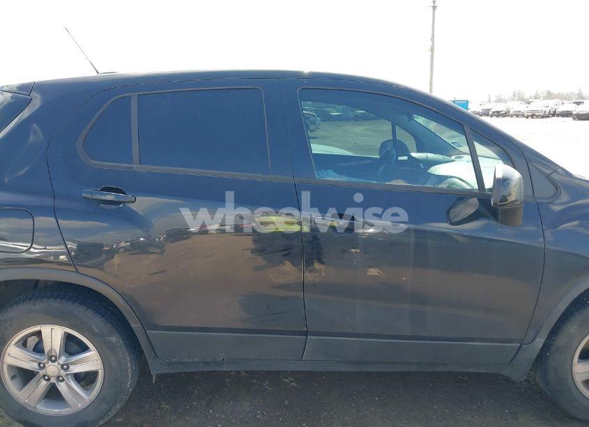 Photo 13 of 2020 Chevrolet Trax FWD LS (VIN 3GNCJKSB7LL111941)