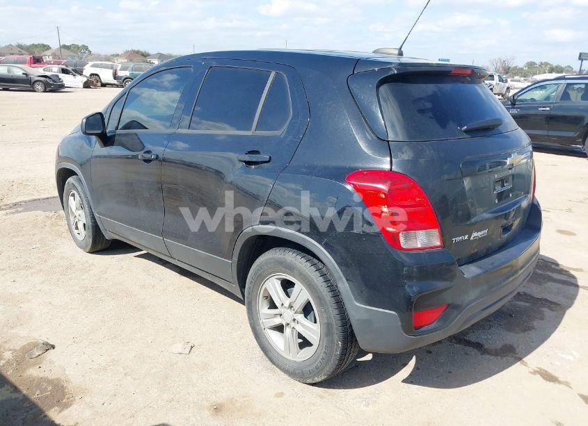 Photo 3 of 2020 Chevrolet Trax FWD LS (VIN 3GNCJKSB7LL111941)
