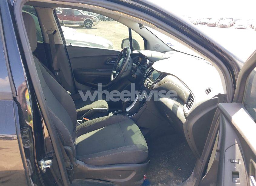 Photo 5 of 2020 Chevrolet Trax FWD LS (VIN 3GNCJKSB7LL111941)