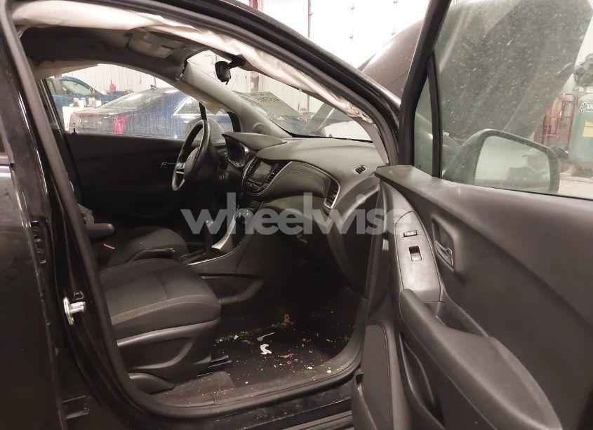 Photo 5 of 2020 Chevrolet Trax FWD LS (VIN 3GNCJKSB7LL125029)