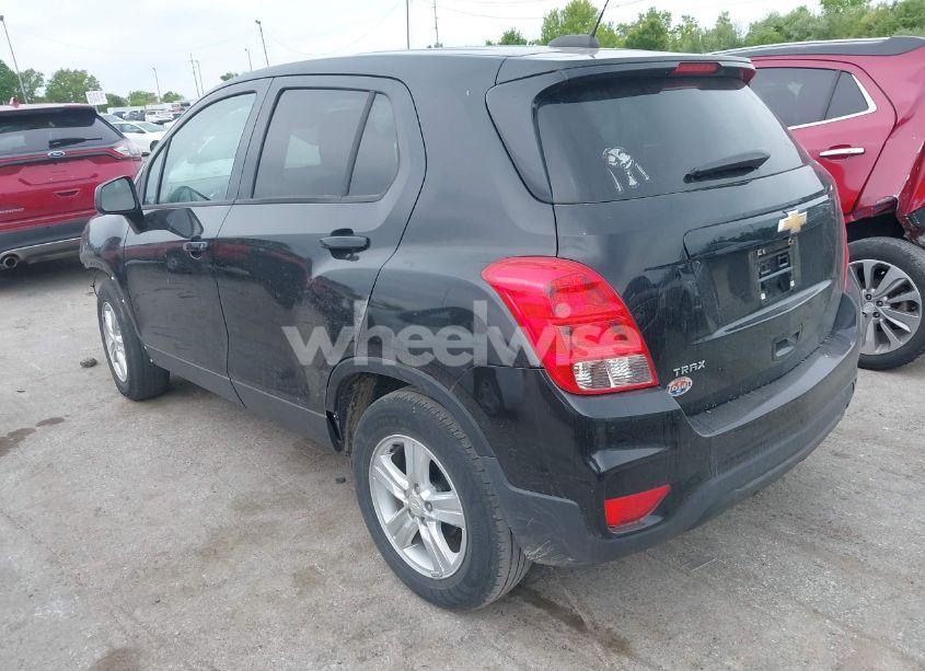 Photo 3 of 2020 Chevrolet Trax FWD LS (VIN 3GNCJKSB7LL165868)