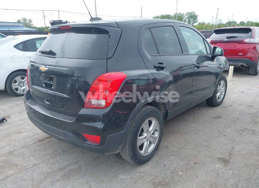 Photo 4 of 2020 Chevrolet Trax FWD LS (VIN 3GNCJKSB7LL165868)