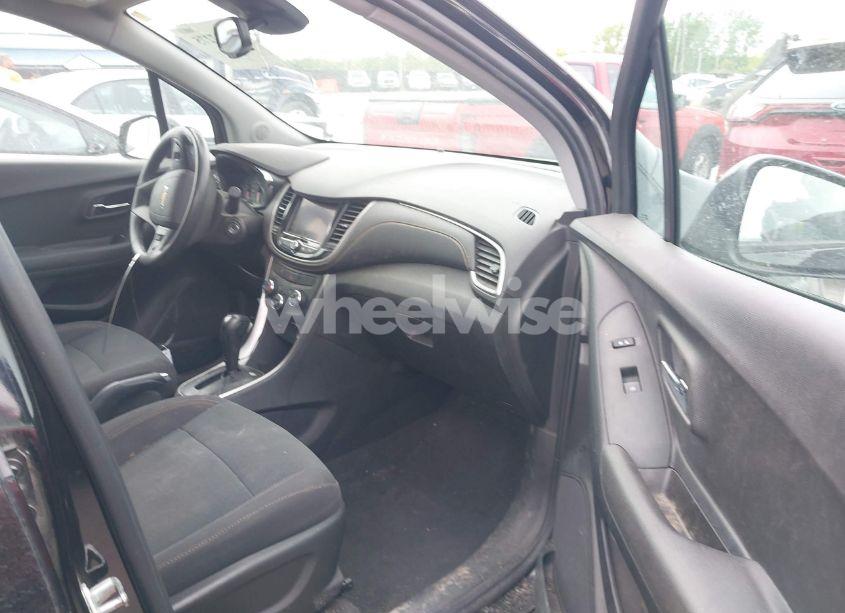 Photo 5 of 2020 Chevrolet Trax FWD LS (VIN 3GNCJKSB7LL165868)