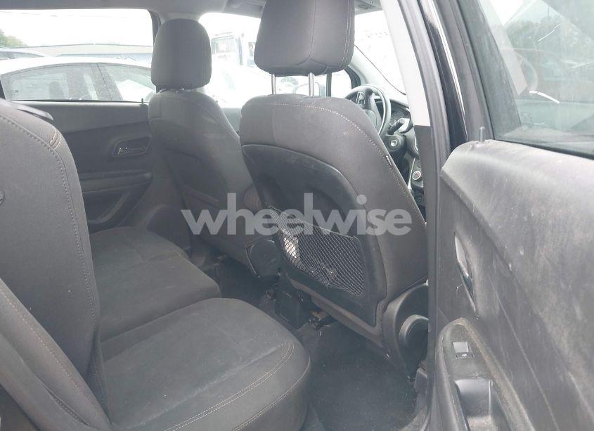 Photo 8 of 2020 Chevrolet Trax FWD LS (VIN 3GNCJKSB7LL165868)