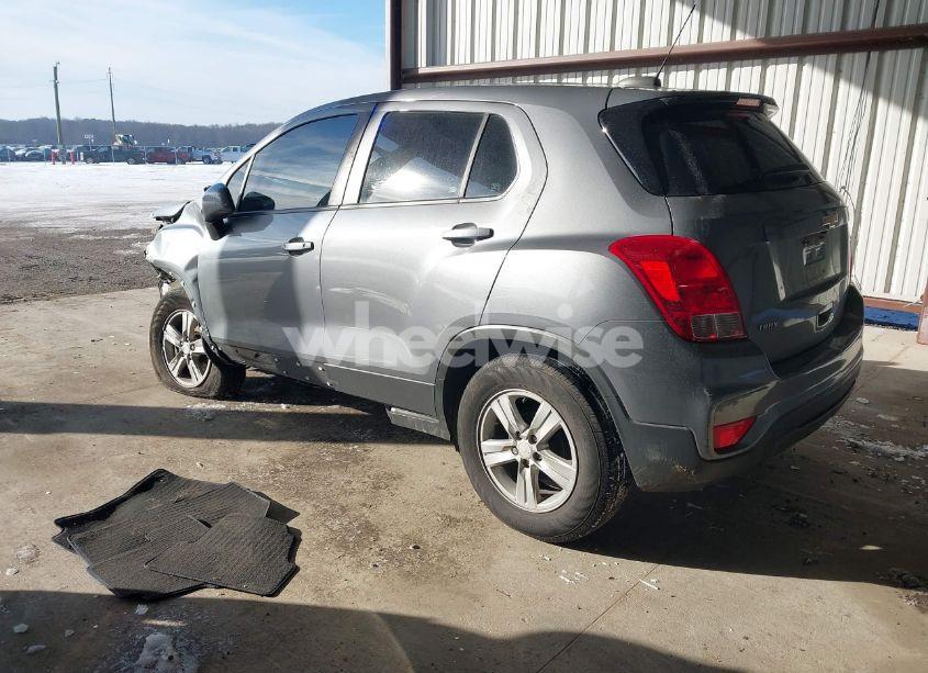 Photo 3 of 2020 Chevrolet Trax FWD LS (VIN 3GNCJKSB7LL286075)