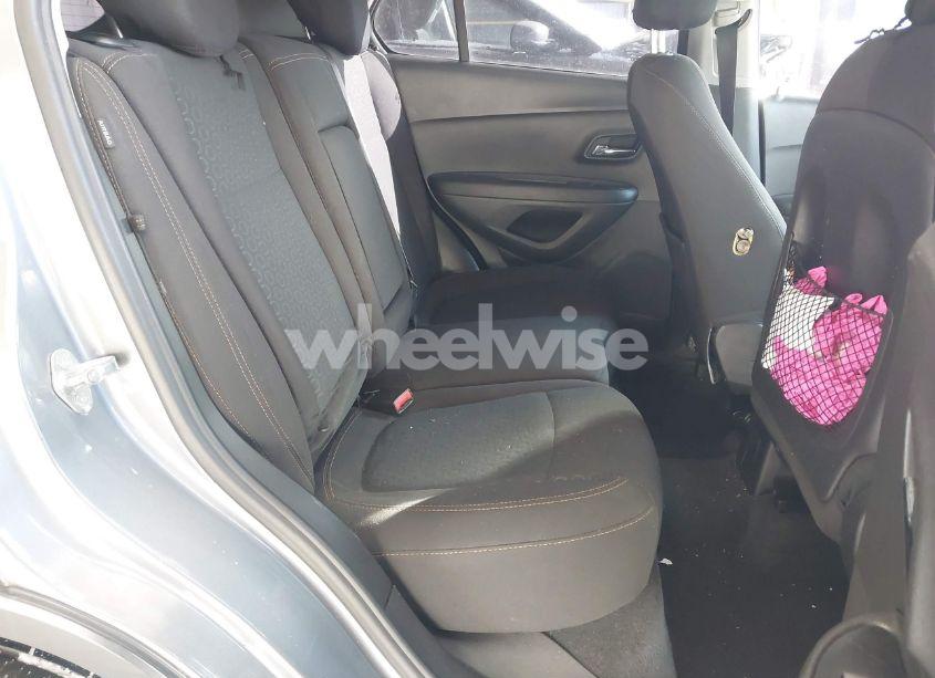 Photo 8 of 2020 Chevrolet Trax FWD LS (VIN 3GNCJKSB7LL286075)