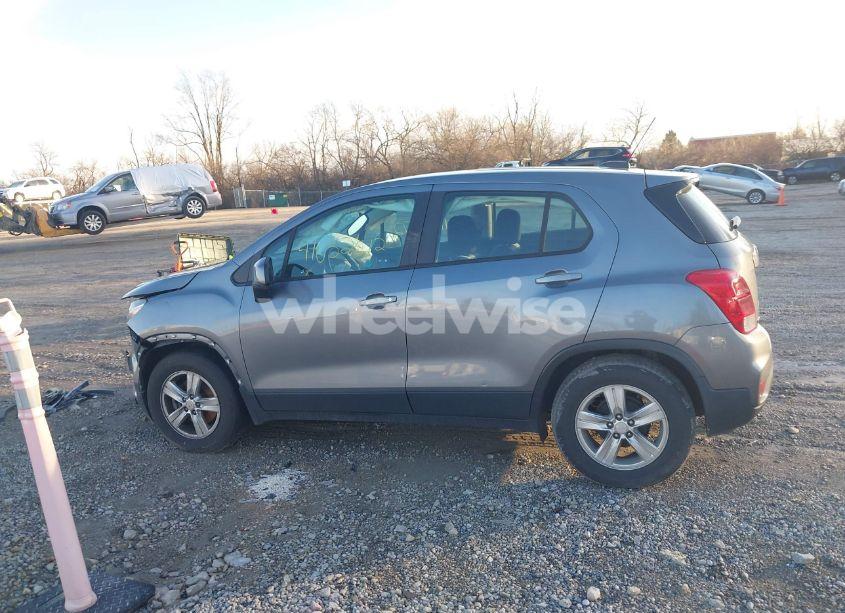 Photo 15 of 2020 Chevrolet Trax FWD LS (VIN 3GNCJKSB7LL306048)