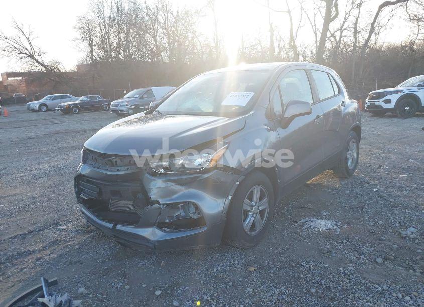 Photo 2 of 2020 Chevrolet Trax FWD LS (VIN 3GNCJKSB7LL306048)