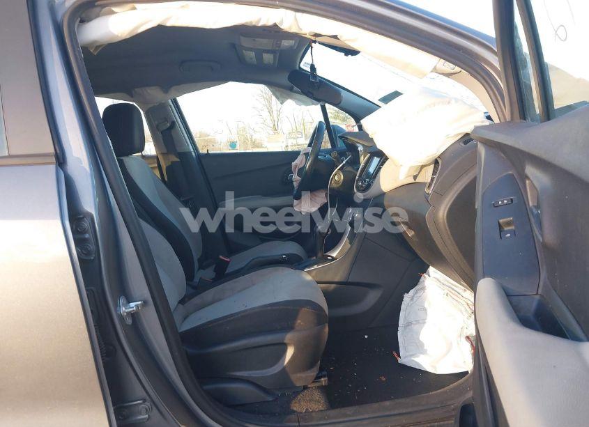 Photo 5 of 2020 Chevrolet Trax FWD LS (VIN 3GNCJKSB7LL306048)