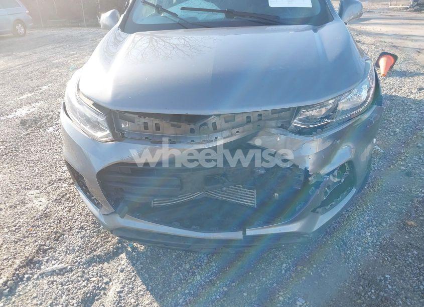 Photo 6 of 2020 Chevrolet Trax FWD LS (VIN 3GNCJKSB7LL306048)