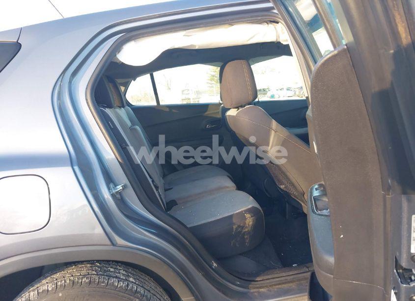 Photo 8 of 2020 Chevrolet Trax FWD LS (VIN 3GNCJKSB7LL306048)