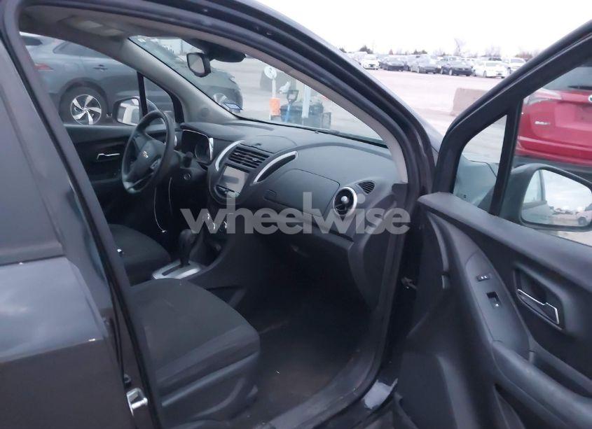 Photo 5 of 2015 Chevrolet Trax 1LS (VIN 3GNCJKSB8FL240839)