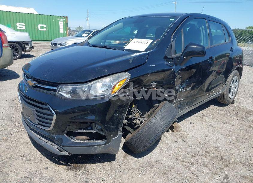 Photo 2 of 2017 Chevrolet Trax LS (VIN 3GNCJKSB8HL148181)