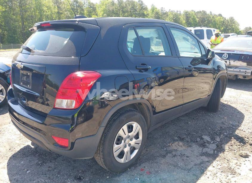 Photo 4 of 2017 Chevrolet Trax LS (VIN 3GNCJKSB8HL148181)