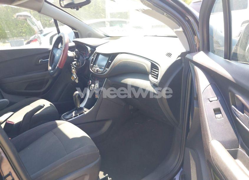 Photo 5 of 2017 Chevrolet Trax LS (VIN 3GNCJKSB8HL148181)